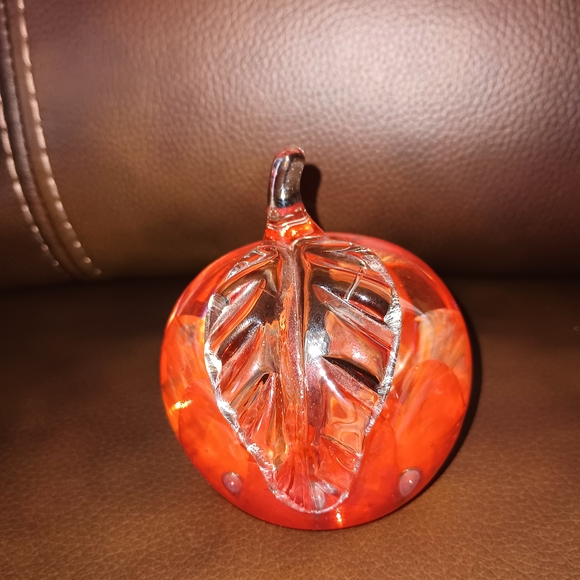 St. Clair Vibrant Red Glass Apple Paperweight Hand Made‎ - Picture 8 of 8